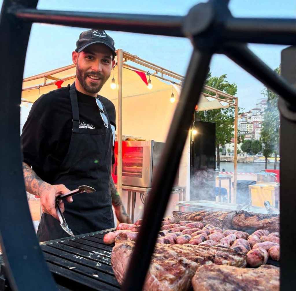 Pedro na churrasqueira